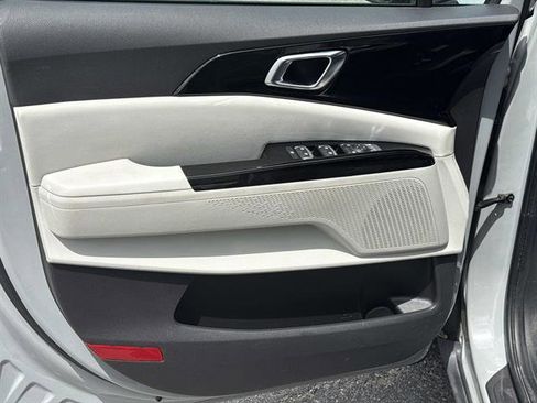 Used 2022 Kia Carnival EX FWD image 10