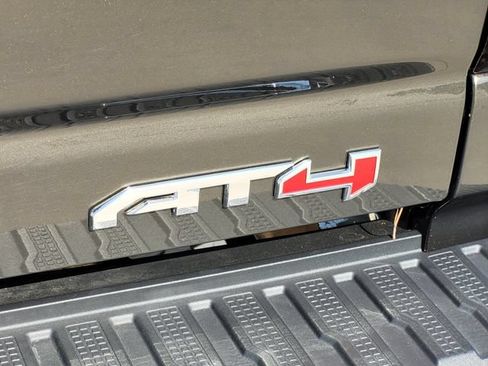 Used 2022 GMC Sierra 2500 AT4 w/ AT4 Preferred Package AWD/4WD image 8