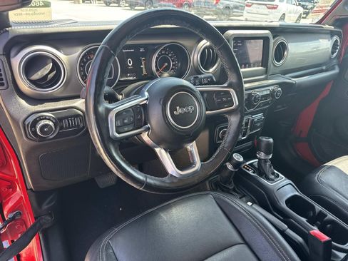 Used 2020 Jeep Wrangler Unlimited Sahara w/ LED Lighting Group AWD/4WD image 17