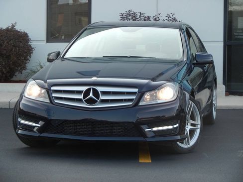 Used 2012 Mercedes-Benz C 250 Sedan image 4