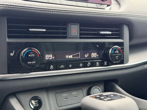 Used 2024 Nissan Rogue SV w/ SV Premium Package image 26