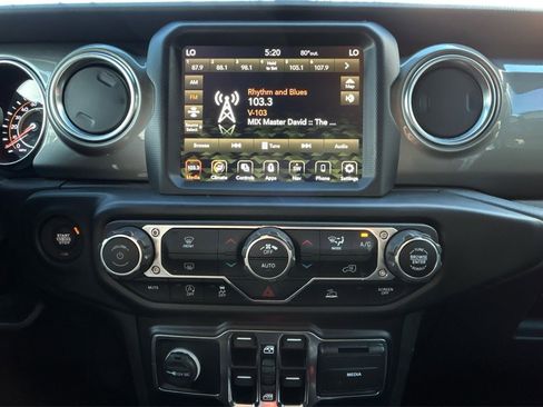 Used 2022 Jeep Wrangler Unlimited Sahara image 16