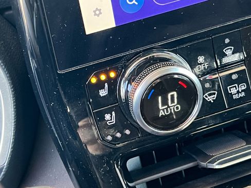 Used 2023 Toyota Highlander Limited image 19