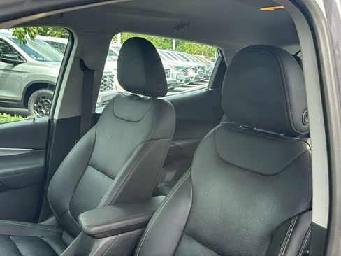 Used 2023 Chevrolet Bolt LT w/ Infotainment Package FWD image 11