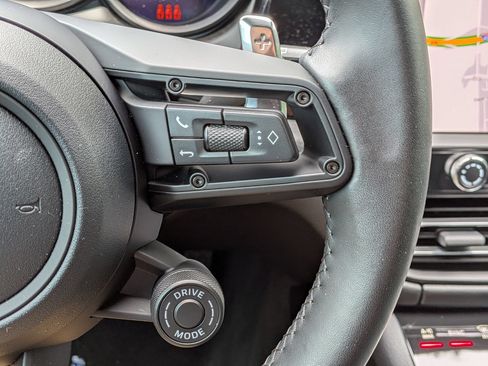 Certified 2026 Porsche Macan AWD/4WD image 9