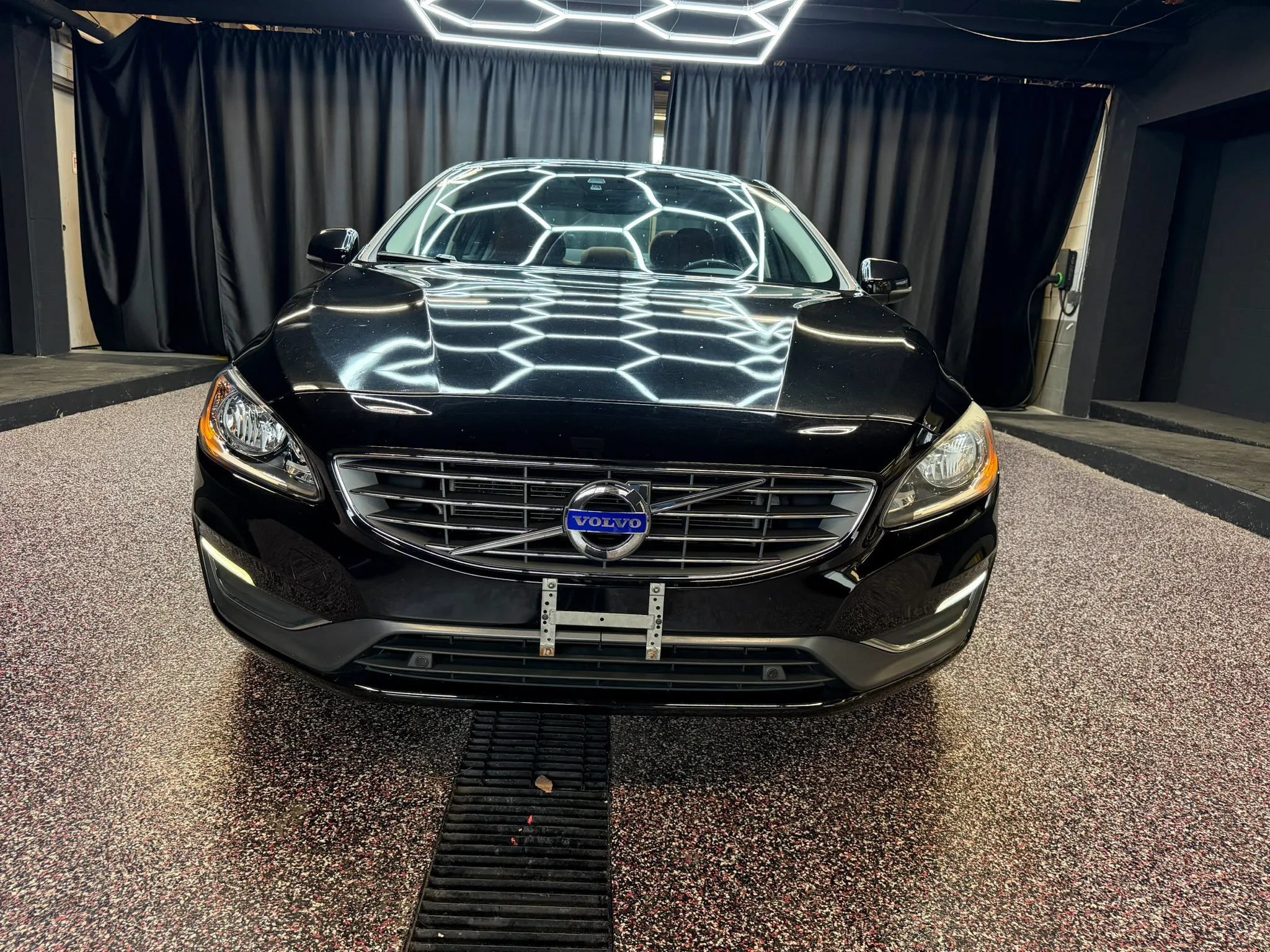Used 2016 Volvo S60 T5 Premier FWD image 2