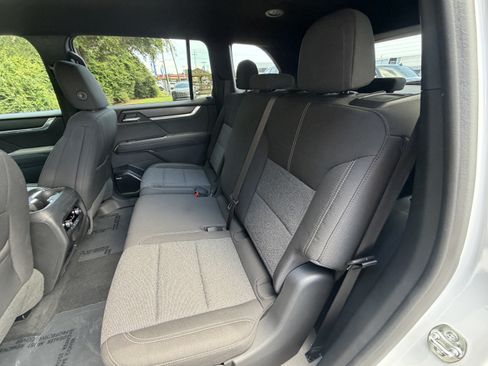 Used 2025 GMC Acadia Elevation AWD/4WD image 16