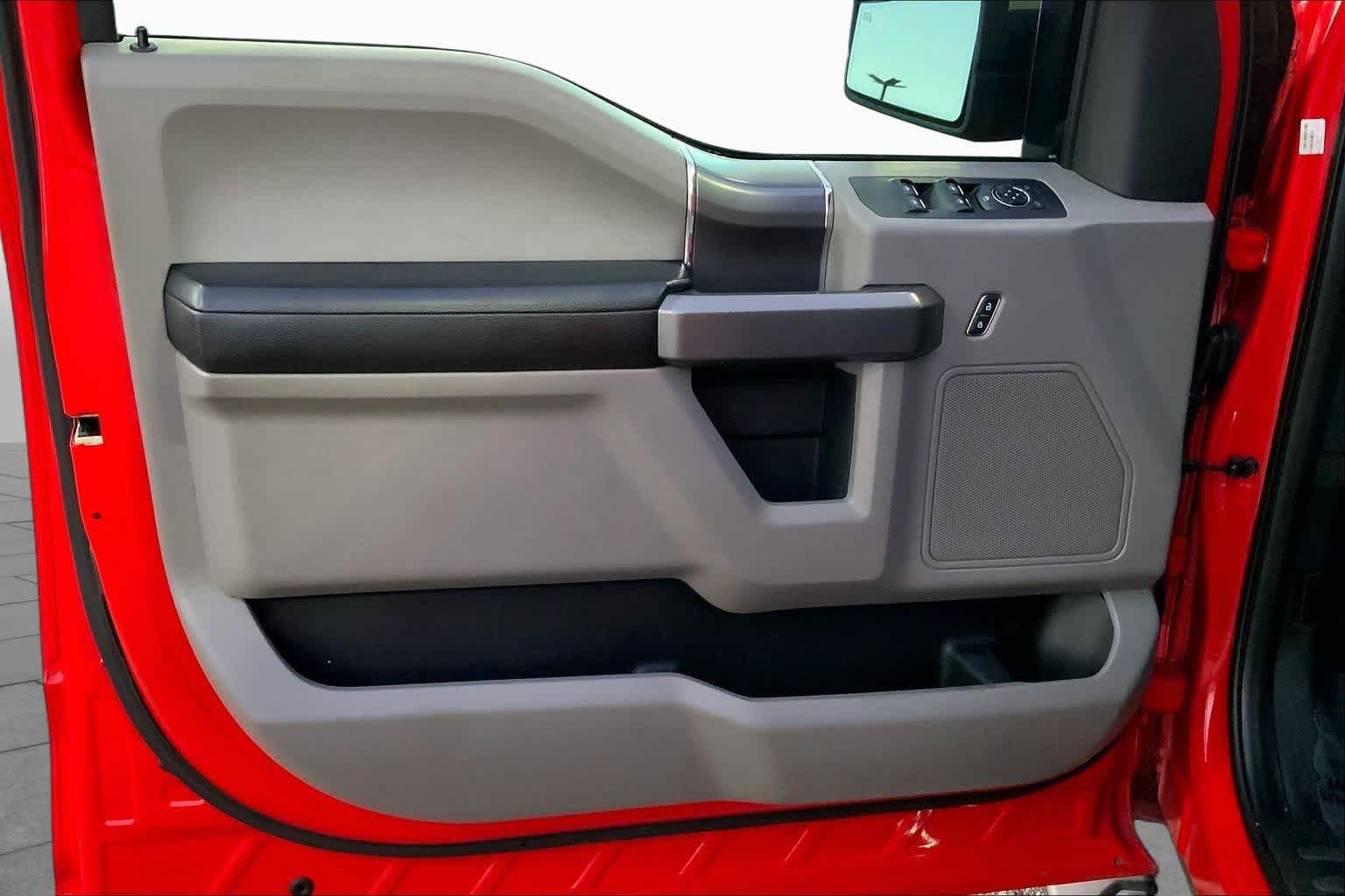 Used 2015 Ford F150 XLT w/ Equipment Group 302A Luxury RWD image 18