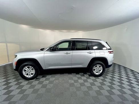 New 2025 Jeep Grand Cherokee Laredo w/ Luxury Tech Group I image 5