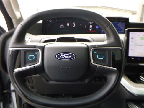 Used 2025 Ford Expedition Platinum AWD/4WD image 14