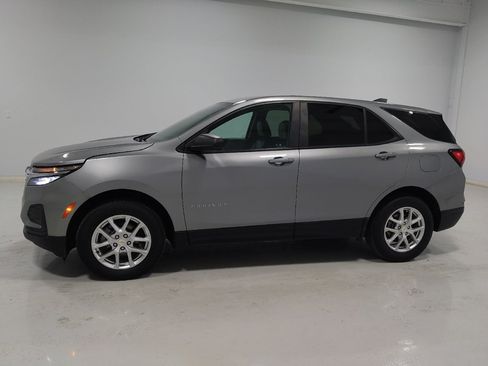 Used 2023 Chevrolet Equinox LS AWD/4WD image 2