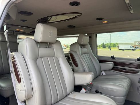 Used 2014 Ford E-150 and Econoline 150 w/ RV Plus Package RWD image 17