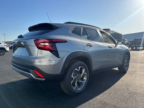 New 2026 Chevrolet Trax LT w/ LT Convenience Package FWD image 7