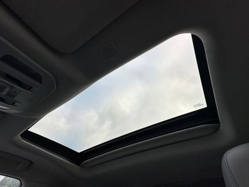 Used 2021 Toyota Highlander Limited image 27