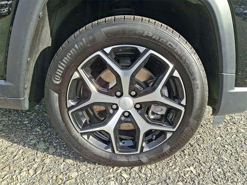 Certified 2024 Jeep Compass Limited image 27