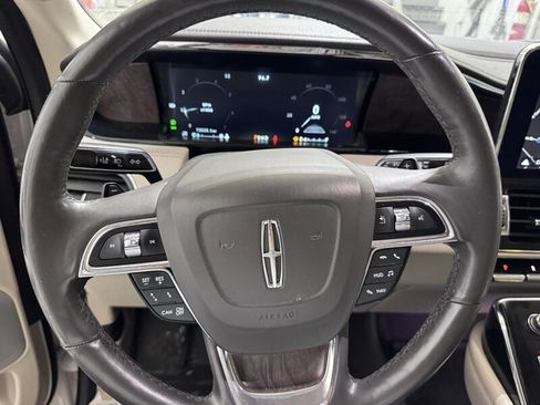 Used 2018 Lincoln Navigator Reserve w/ Technology Package image 19