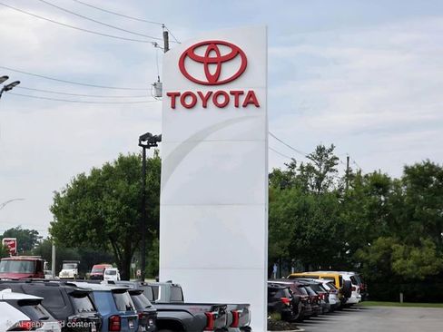 Used 2025 Toyota Tacoma SR image 30