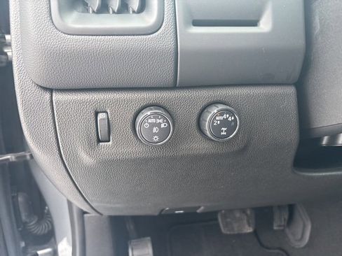 Used 2022 Chevrolet Colorado LT w/ LT Convenience Package image 11