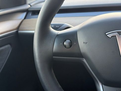 Used 2023 Tesla Model Y Long Range image 10