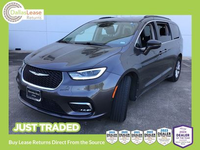 Used 2022 Chrysler Pacifica Touring-L w/ Uconnect Theater Family Group