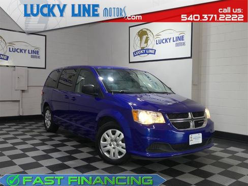 Used 2019 Dodge Grand Caravan SE w/ UConnect Hands-Free Group FWD image 1