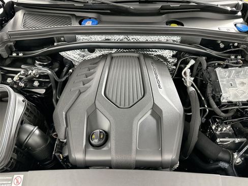 Certified 2026 Porsche Macan AWD/4WD image 31