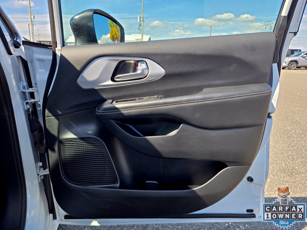 Used 2024 Chrysler Pacifica Limited FWD image 67