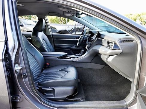 Used 2023 Toyota Camry SE image 11