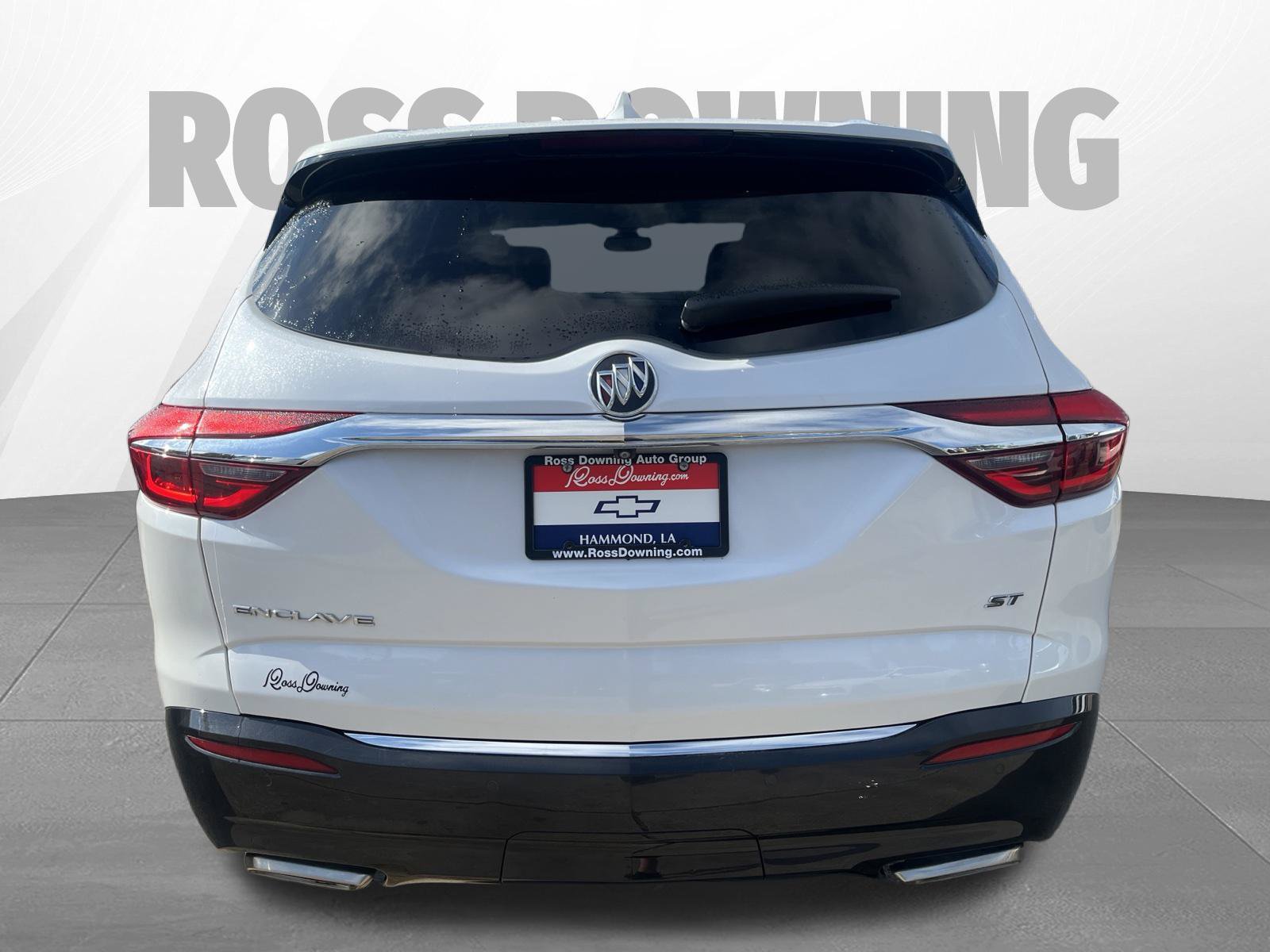 Used 2021 Buick Enclave Essence w/ Sport Touring Edition FWD image 5