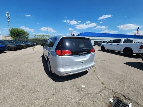 Certified 2023 Chrysler Voyager LX FWD image 17