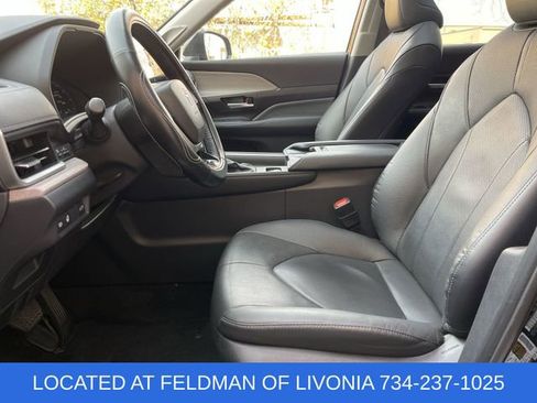 Used 2025 Toyota Grand Highlander AWD image 20