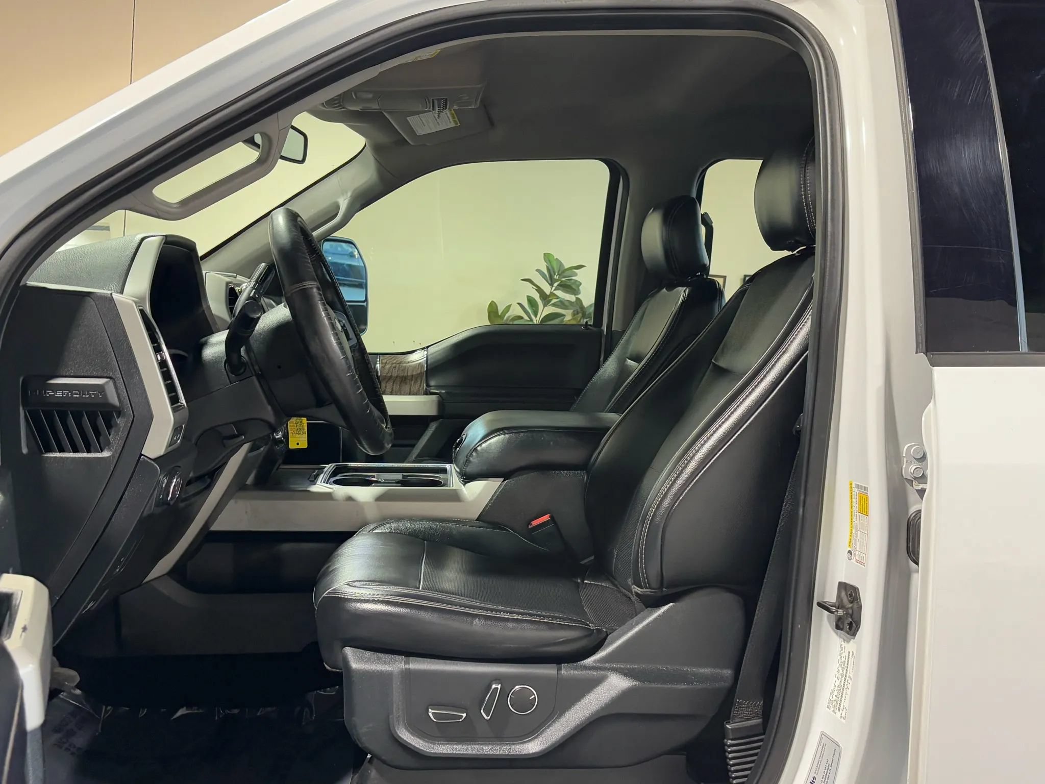 Used 2019 Ford F250 Lariat w/ Lariat Value Package AWD/4WD image 14