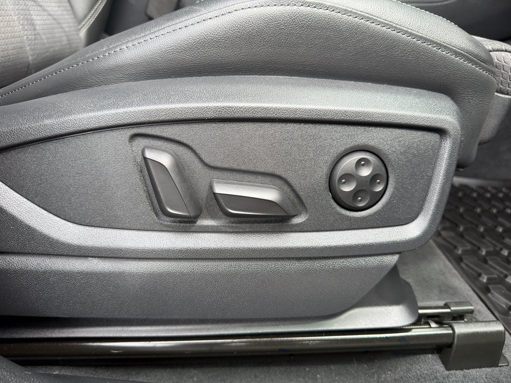 Used 2025 Audi SQ5 Premium Plus AWD/4WD image 10