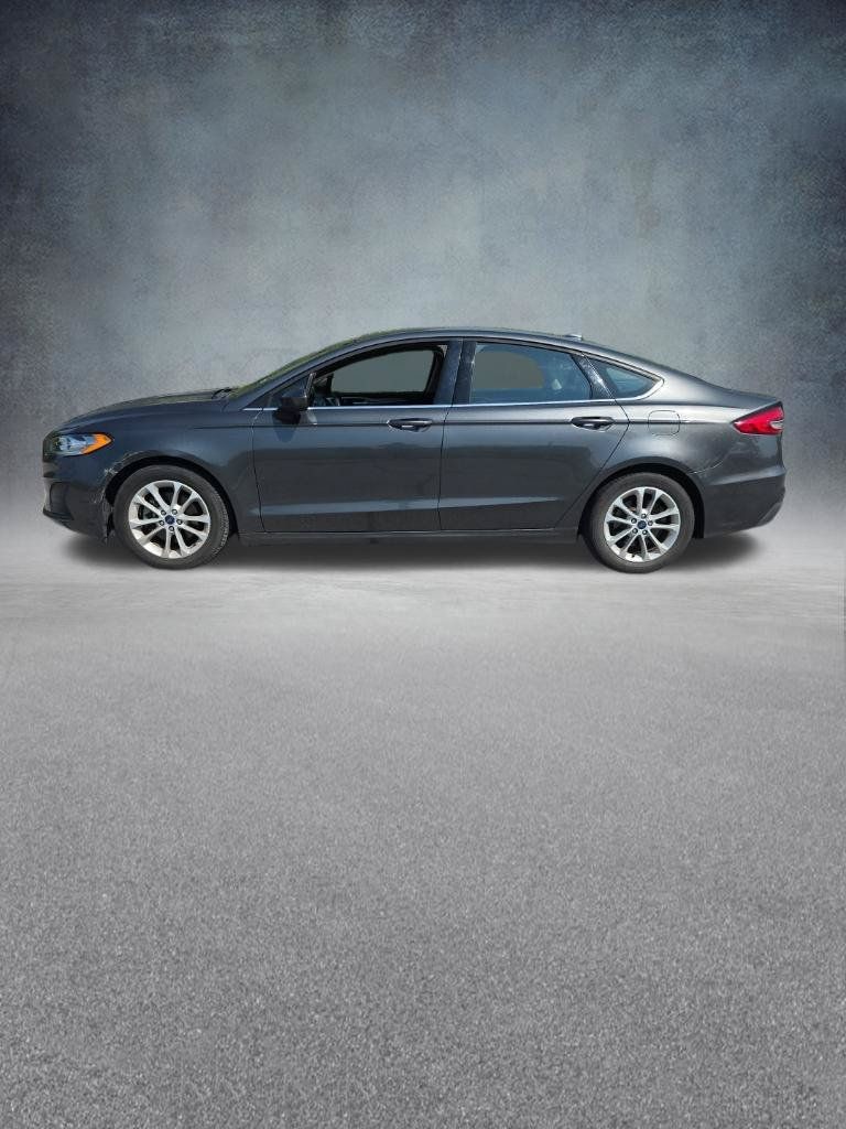 Used 2019 Ford Fusion SE FWD image 2