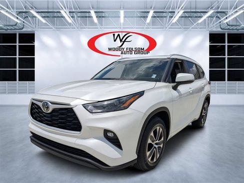 Used 2023 Toyota Highlander XLE FWD image 7