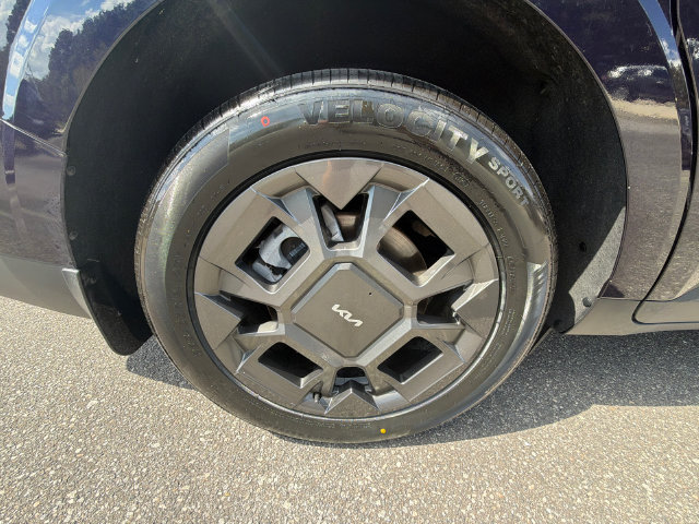 Used 2025 Kia Carnival EX FWD image 17