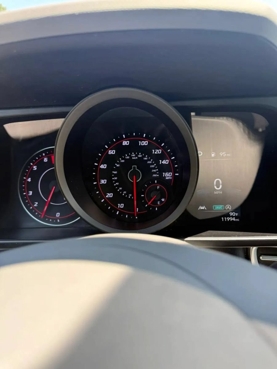 Used 2023 Hyundai Elantra SE FWD image 19