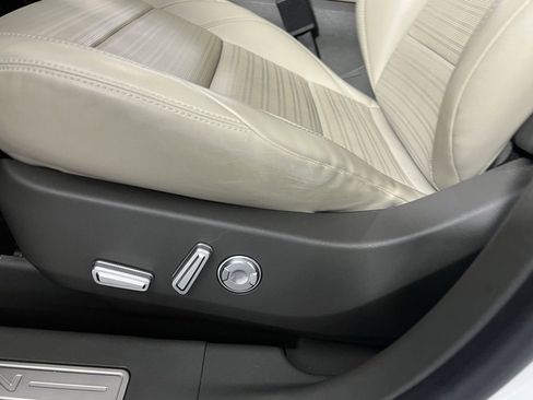 Used 2024 Lincoln Nautilus Reserve w/ Equipment Group 202A image 28