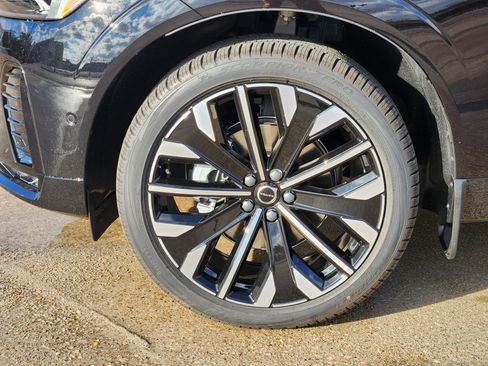 New 2026 Volvo XC60 B5 Ultra w/ Protection Package Premier image 12