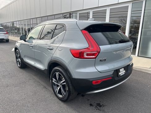 Certified 2025 Volvo XC40 B5 Core image 3
