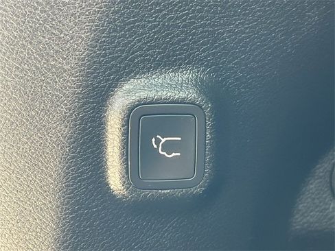 Used 2022 Jeep Cherokee Trailhawk image 37