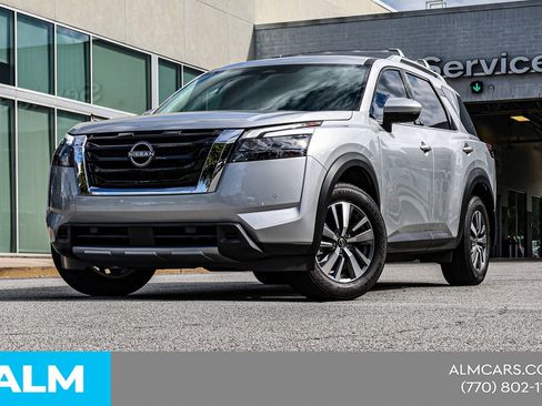 Used 2025 Nissan Pathfinder SL w/ Cargo Package FWD image 2