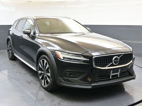 Certified 2024 Volvo V60 B5 Cross Country Ultimate image 8