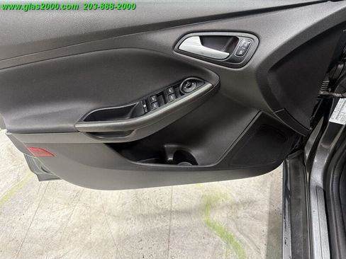 Used 2017 Ford Focus SEL w/ Cold Weather Package FWD image 25