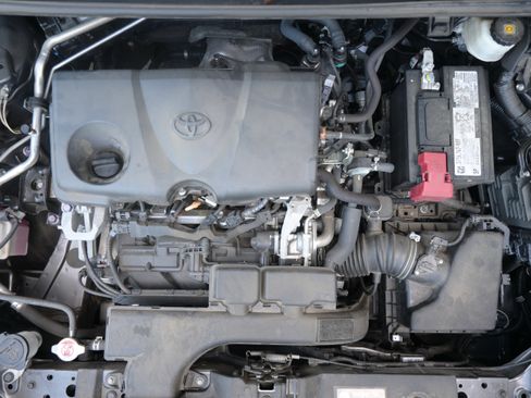 Used 2021 Toyota RAV4 LE FWD image 35