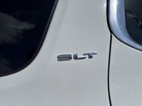 Used 2023 GMC Acadia SLT image 4