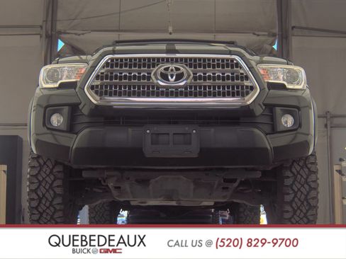 Used 2017 Toyota Tacoma TRD Off-Road image 3