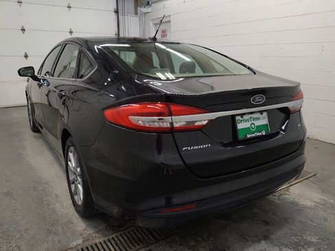 Used 2017 Ford Fusion SE w/ Fusion SE Technology Package FWD image 5