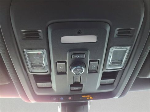 Used 2021 GMC Yukon SLT w/ SLT Premium Package image 23