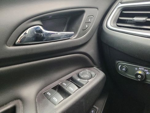 Used 2019 Chevrolet Equinox Premier image 27